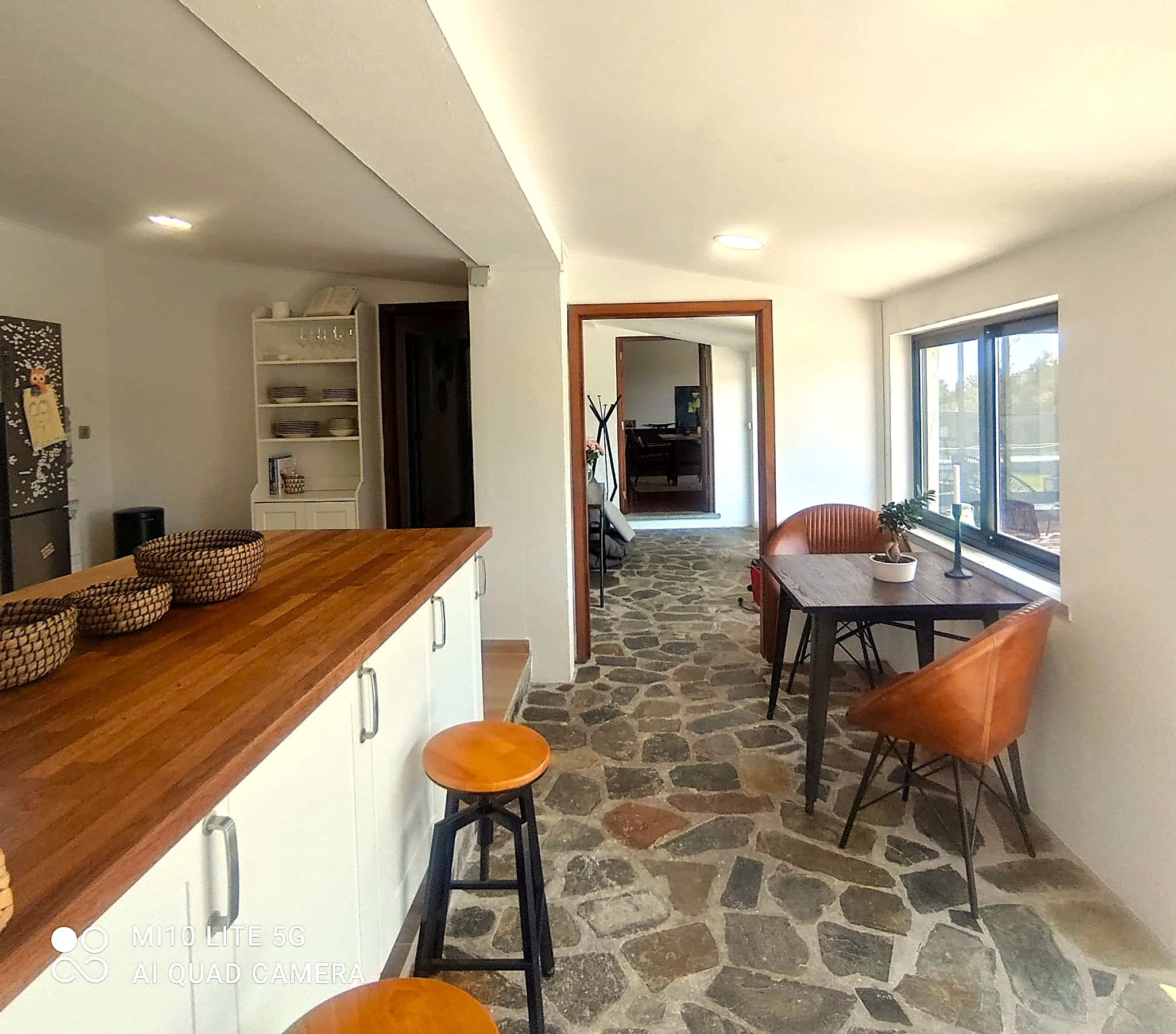 Kitchen and breakfast area