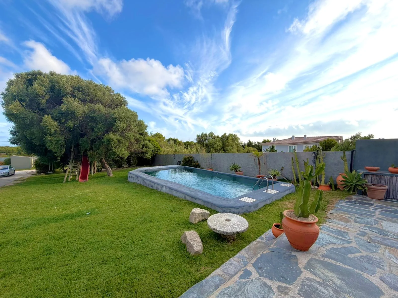 Villa Guincho pool and garden